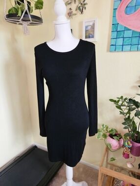 Classic Black Long-Sleeve Bodycon Dress